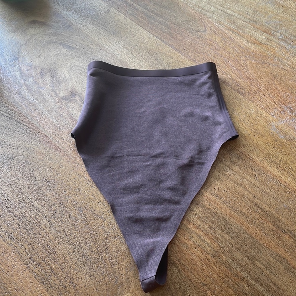 2 SKIMS high waisted thong NWOT for $10